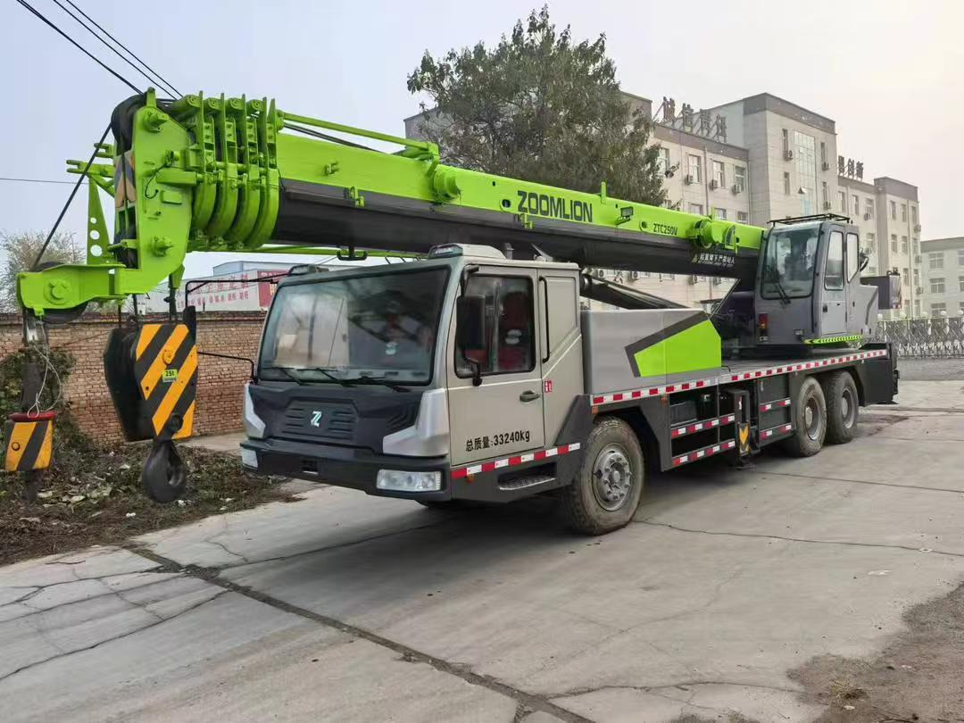 ZOOMLION ZTC250 - Grua móvel: foto 1 ZOOMLION ZTC250 - Grua móvel: foto 1
