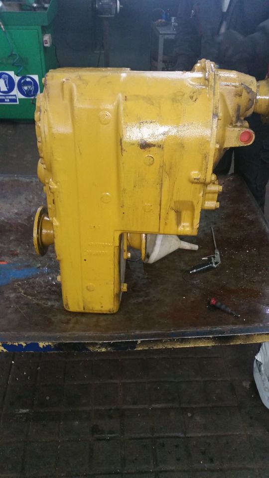 Skrzynia biegów Clark R28000 do Clark R24000, R28000, R32000, R34000, R36000 - Caixa de velocidade por Máquina de construção: foto 1 Skrzynia biegów Clark R28000 do Clark R24000, R28000, R32000, R34000, R36000 - Caixa de velocidade por Máquina de construção: foto 1