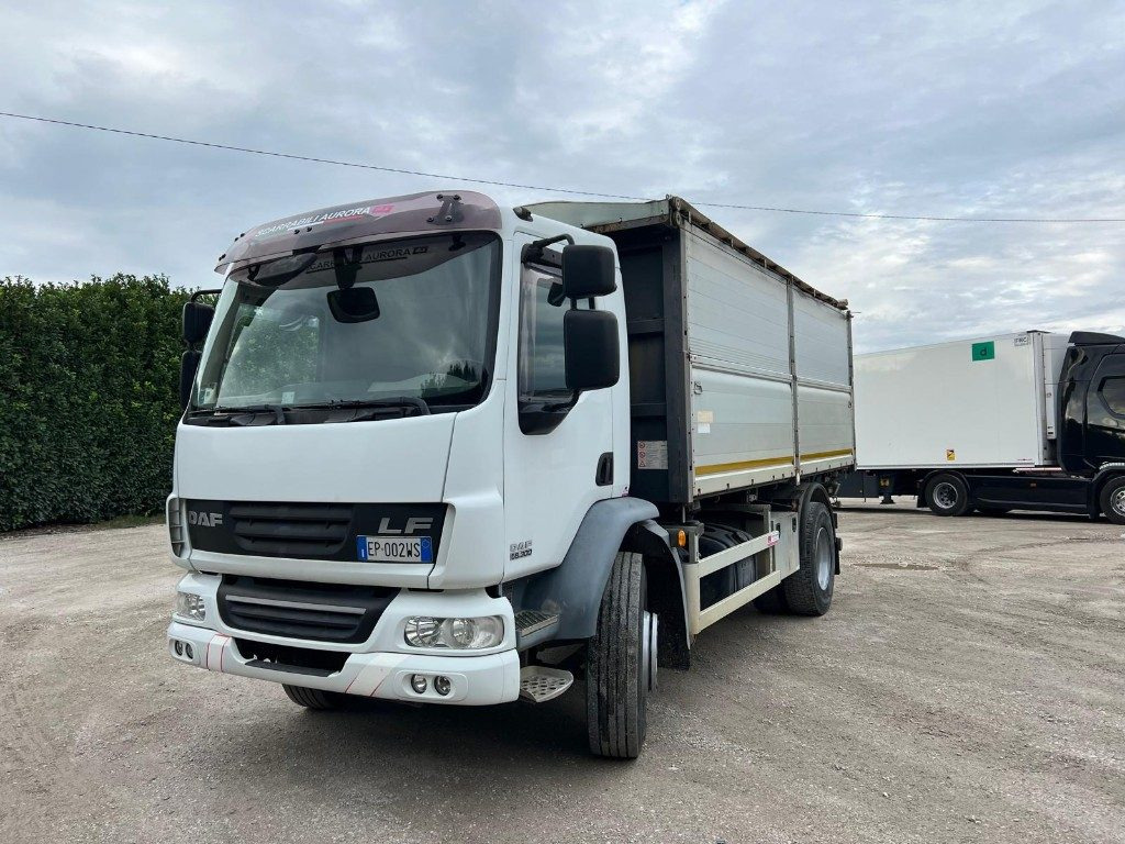 DAF LF55.300 RIBALTABILE TRILATERALE - Camião basculante: foto 2 DAF LF55.300 RIBALTABILE TRILATERALE - Camião basculante: foto 2
