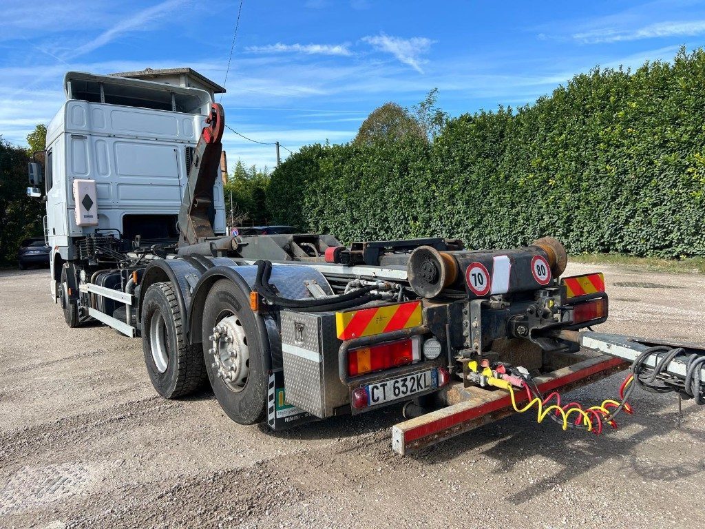 Camião polibenne DAF XF530 SCARRABILE: foto 8