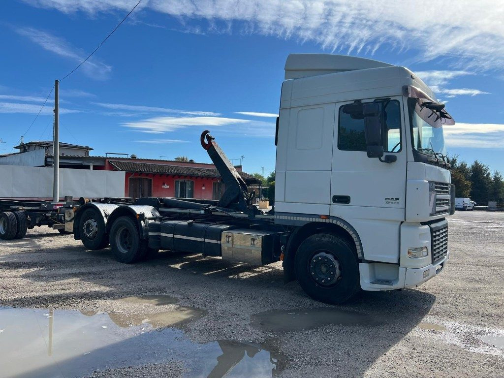 DAF XF530 SCARRABILE - Camião polibenne: foto 4 DAF XF530 SCARRABILE - Camião polibenne: foto 4