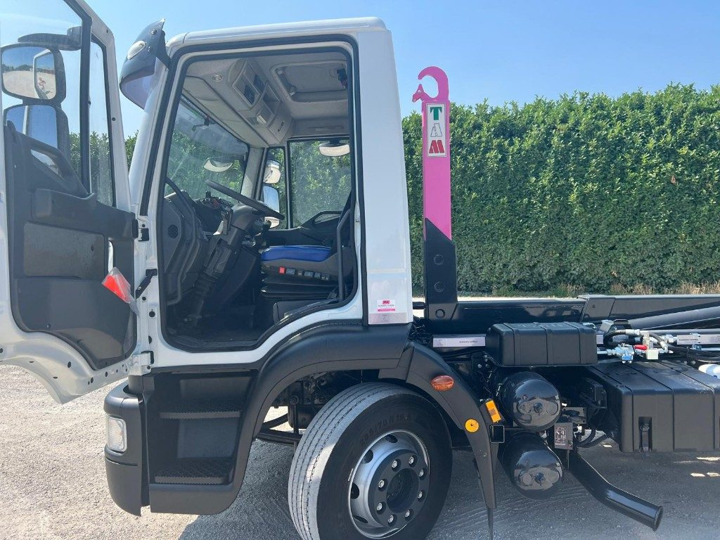 IVECO EUROCARGO 140E25 SCARRABILE - Camião polibenne: foto 4 IVECO EUROCARGO 140E25 SCARRABILE - Camião polibenne: foto 4