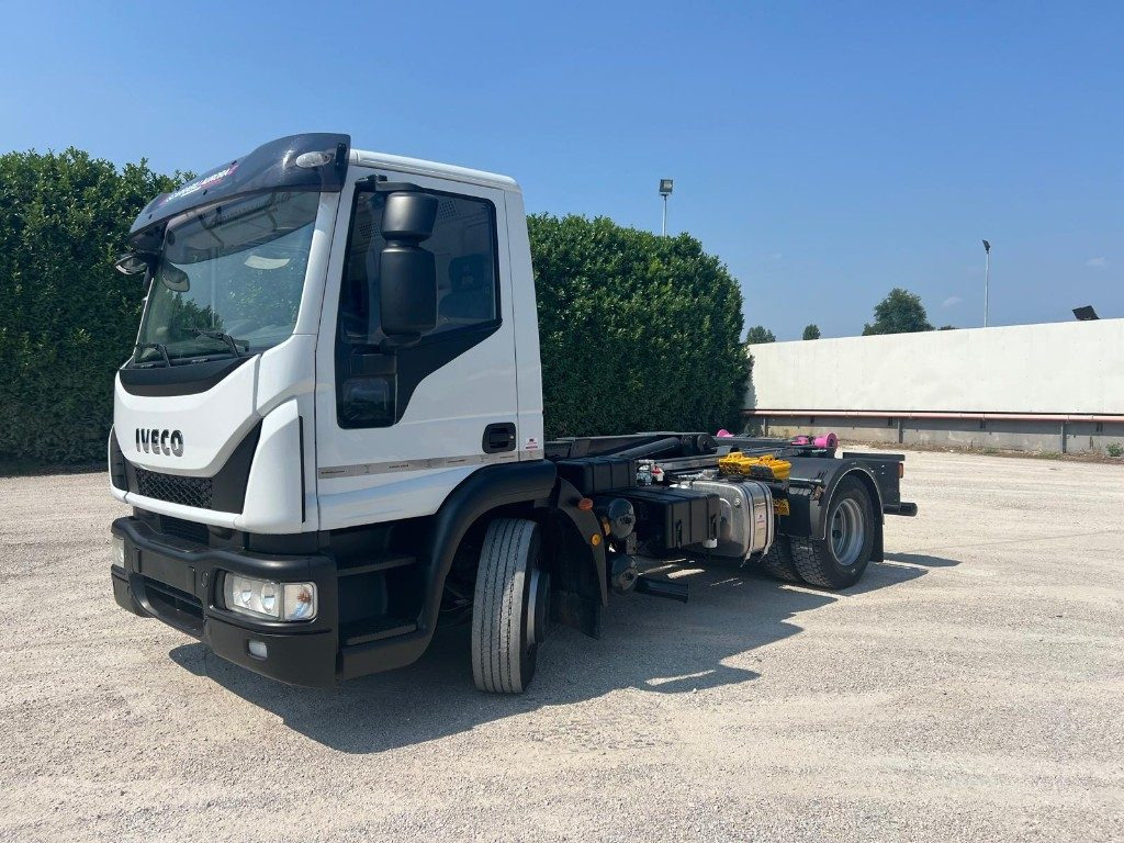 IVECO EUROCARGO 140E25 SCARRABILE - Camião polibenne: foto 1 IVECO EUROCARGO 140E25 SCARRABILE - Camião polibenne: foto 1