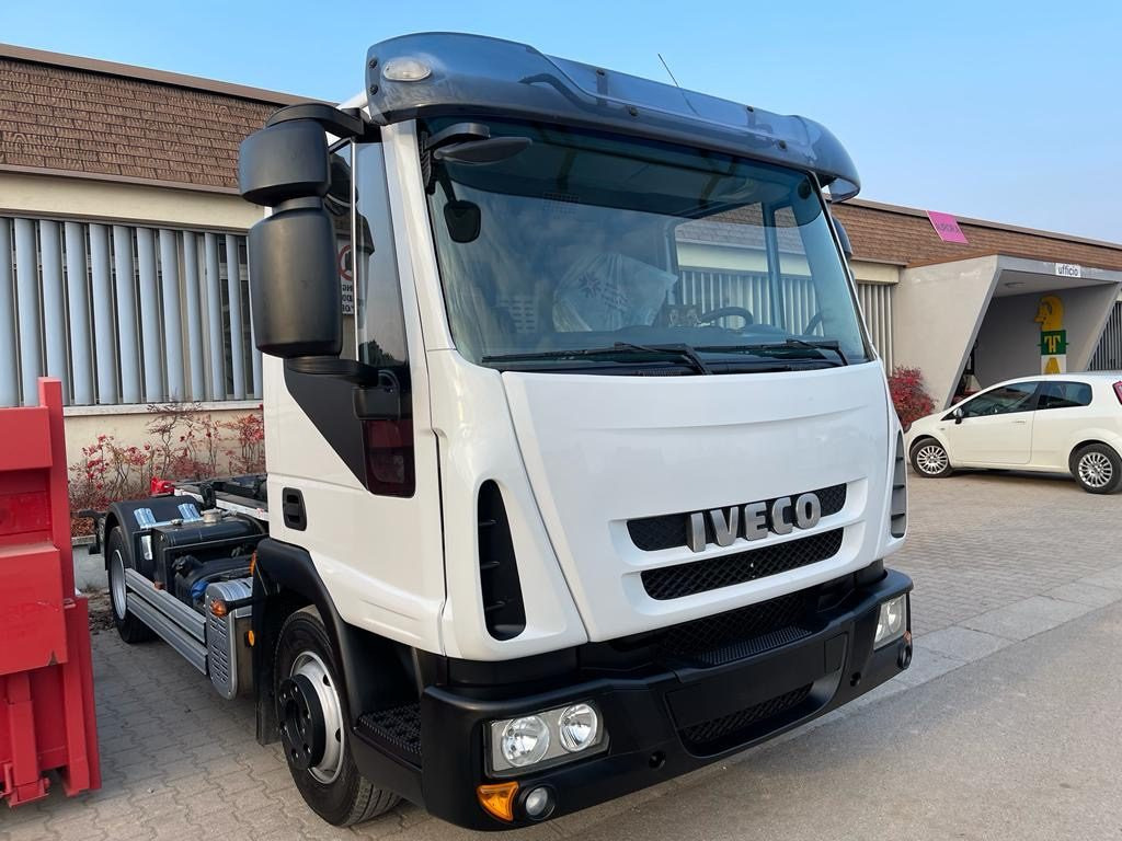 IVECO EUROCARGO 80 E18 CON IMPIANTO SCARRABILE NUO - Camião polibenne: foto 2 IVECO EUROCARGO 80 E18 CON IMPIANTO SCARRABILE NUO - Camião polibenne: foto 2