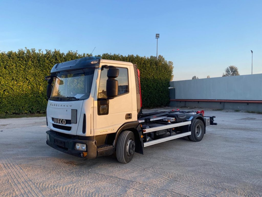 IVECO EUROCARGO 80 E18 CON IMPIANTO SCARRABILE NUO - Camião polibenne: foto 3 IVECO EUROCARGO 80 E18 CON IMPIANTO SCARRABILE NUO - Camião polibenne: foto 3