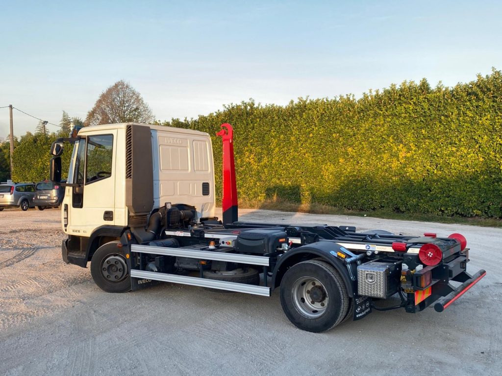IVECO EUROCARGO 80 E18 CON IMPIANTO SCARRABILE NUO - Camião polibenne: foto 5 IVECO EUROCARGO 80 E18 CON IMPIANTO SCARRABILE NUO - Camião polibenne: foto 5