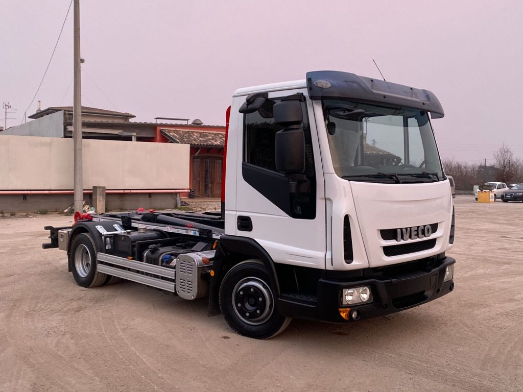 IVECO EUROCARGO 80 E18 CON IMPIANTO SCARRABILE NUO - Camião polibenne: foto 1 IVECO EUROCARGO 80 E18 CON IMPIANTO SCARRABILE NUO - Camião polibenne: foto 1