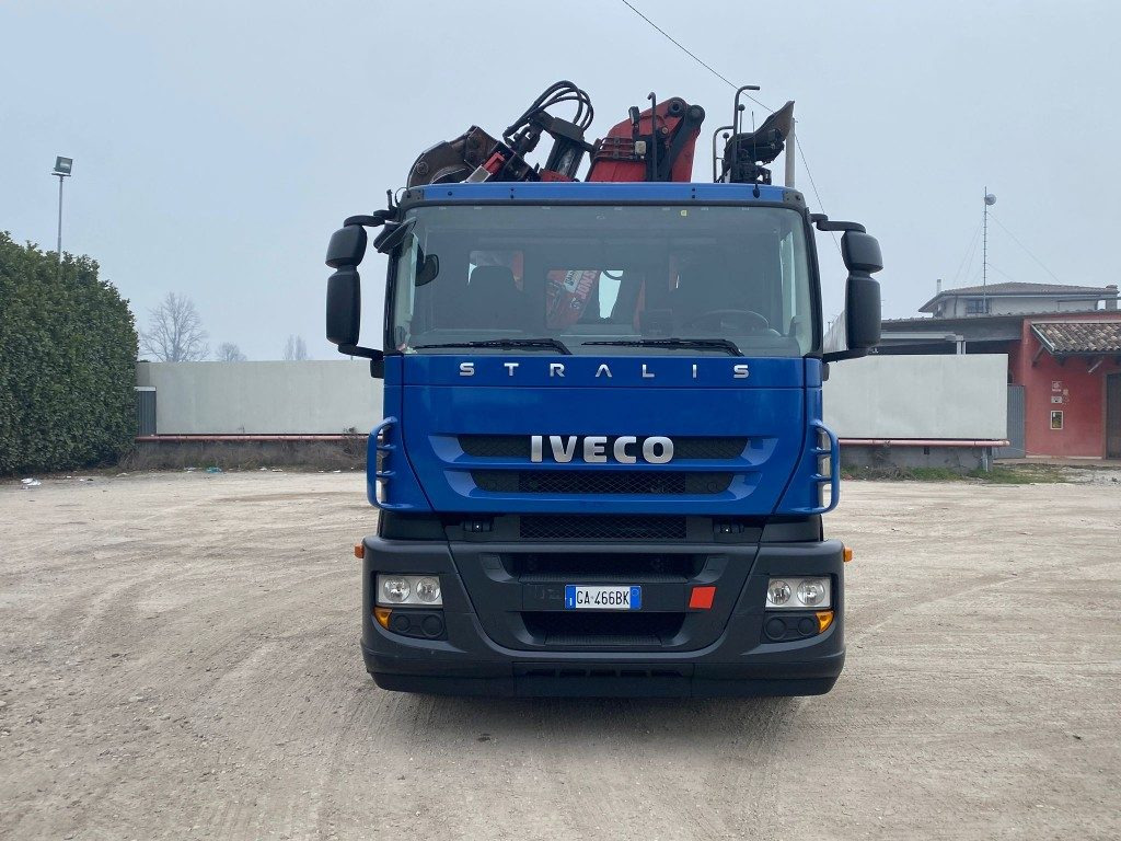 IVECO STRALIS 260.450 SCARRABILE CON GRU - Camião polibenne, Camião grua: foto 2 IVECO STRALIS 260.450 SCARRABILE CON GRU - Camião polibenne, Camião grua: foto 2