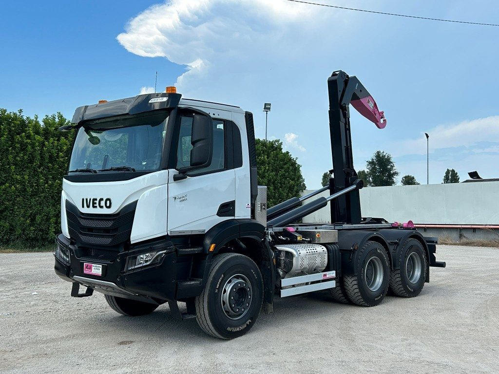 IVECO TRAKKER T-WAY AD380T NUOVO SCARRABILE - Camião polibenne: foto 1 IVECO TRAKKER T-WAY AD380T NUOVO SCARRABILE - Camião polibenne: foto 1