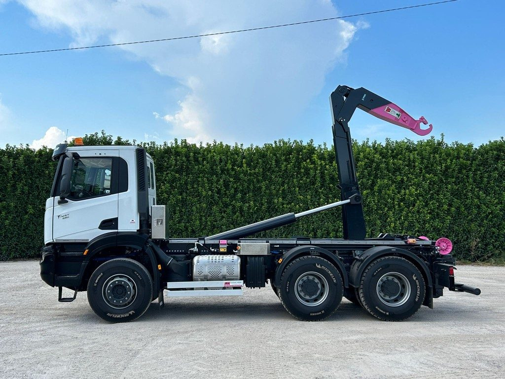 IVECO TRAKKER T-WAY AD380T NUOVO SCARRABILE - Camião polibenne: foto 2 IVECO TRAKKER T-WAY AD380T NUOVO SCARRABILE - Camião polibenne: foto 2
