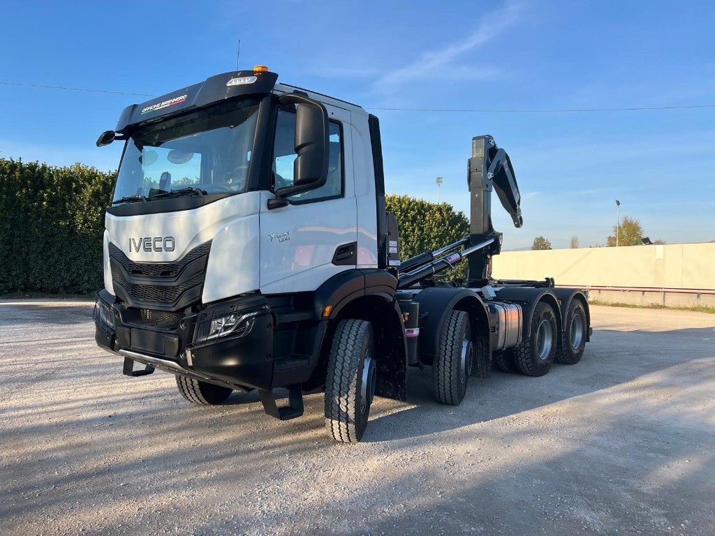 IVECO TRAKKER T-WAY AD500 NUOVO SCARRABILE - Camião polibenne: foto 2 IVECO TRAKKER T-WAY AD500 NUOVO SCARRABILE - Camião polibenne: foto 2