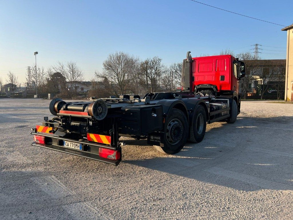 IVECO X-WAY AD260 NUOVO TARGATO SCARRABILE - Camião polibenne: foto 4 IVECO X-WAY AD260 NUOVO TARGATO SCARRABILE - Camião polibenne: foto 4