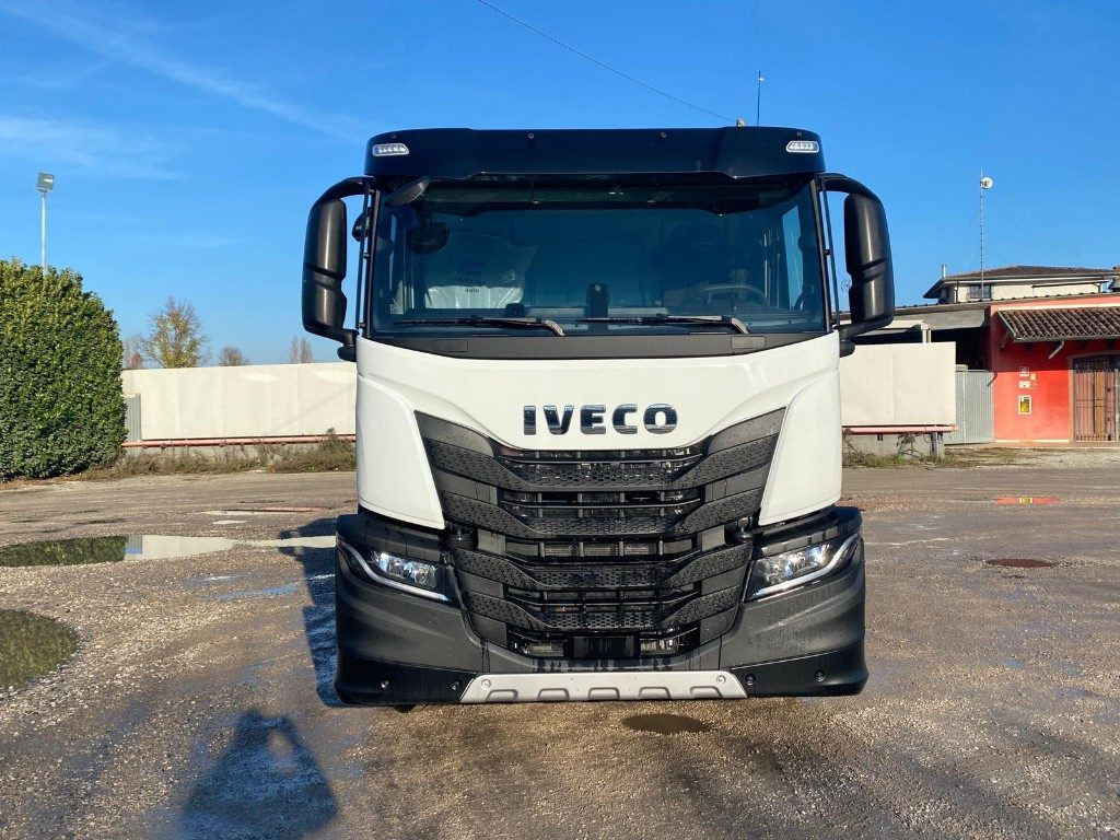 IVECO X-WAY AD280X48 NUOVO SCARRABILE PASSO 4500 - Camião polibenne: foto 2 IVECO X-WAY AD280X48 NUOVO SCARRABILE PASSO 4500 - Camião polibenne: foto 2