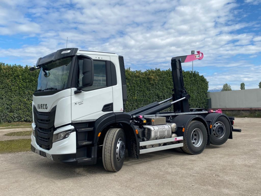 IVECO X-WAY AD280X48Y NUOVO SCARRABILE PASSO 3120 - Camião polibenne: foto 1 IVECO X-WAY AD280X48Y NUOVO SCARRABILE PASSO 3120 - Camião polibenne: foto 1