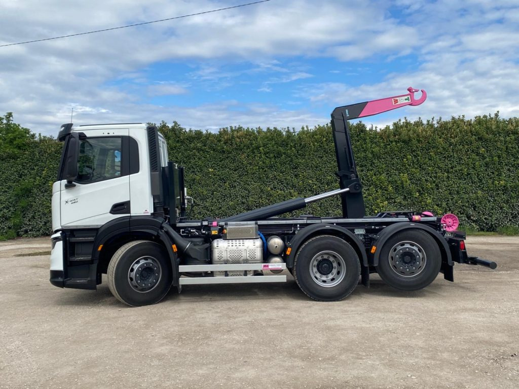 IVECO X-WAY AD280X48Y NUOVO SCARRABILE PASSO 3120 - Camião polibenne: foto 3 IVECO X-WAY AD280X48Y NUOVO SCARRABILE PASSO 3120 - Camião polibenne: foto 3
