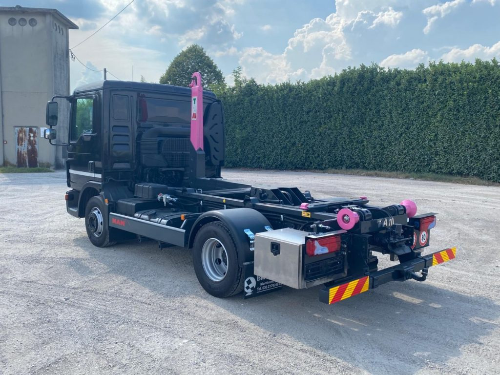MAN TGL 12.220 CON SCARRABILE NUOVO - Camião polibenne: foto 5 MAN TGL 12.220 CON SCARRABILE NUOVO - Camião polibenne: foto 5