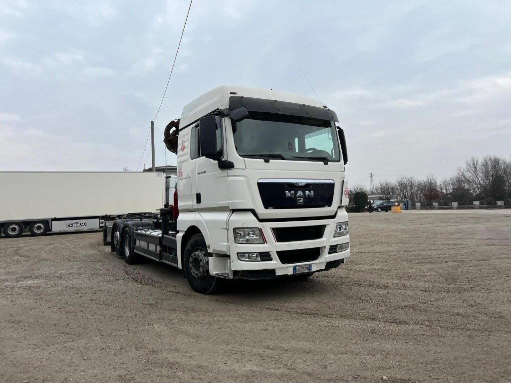 MAN TGX 26.480 SCARRABILE CON GRU - Camião polibenne: foto 2 MAN TGX 26.480 SCARRABILE CON GRU - Camião polibenne: foto 2