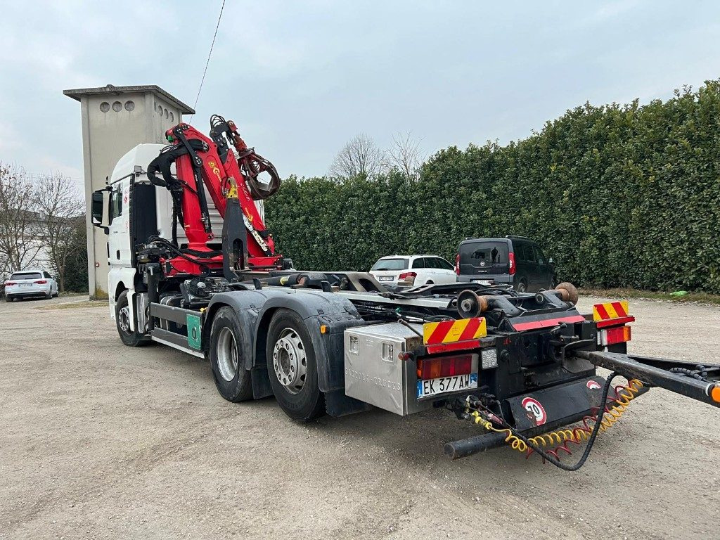 MAN TGX 26.480 SCARRABILE CON GRU - Camião polibenne: foto 5 MAN TGX 26.480 SCARRABILE CON GRU - Camião polibenne: foto 5