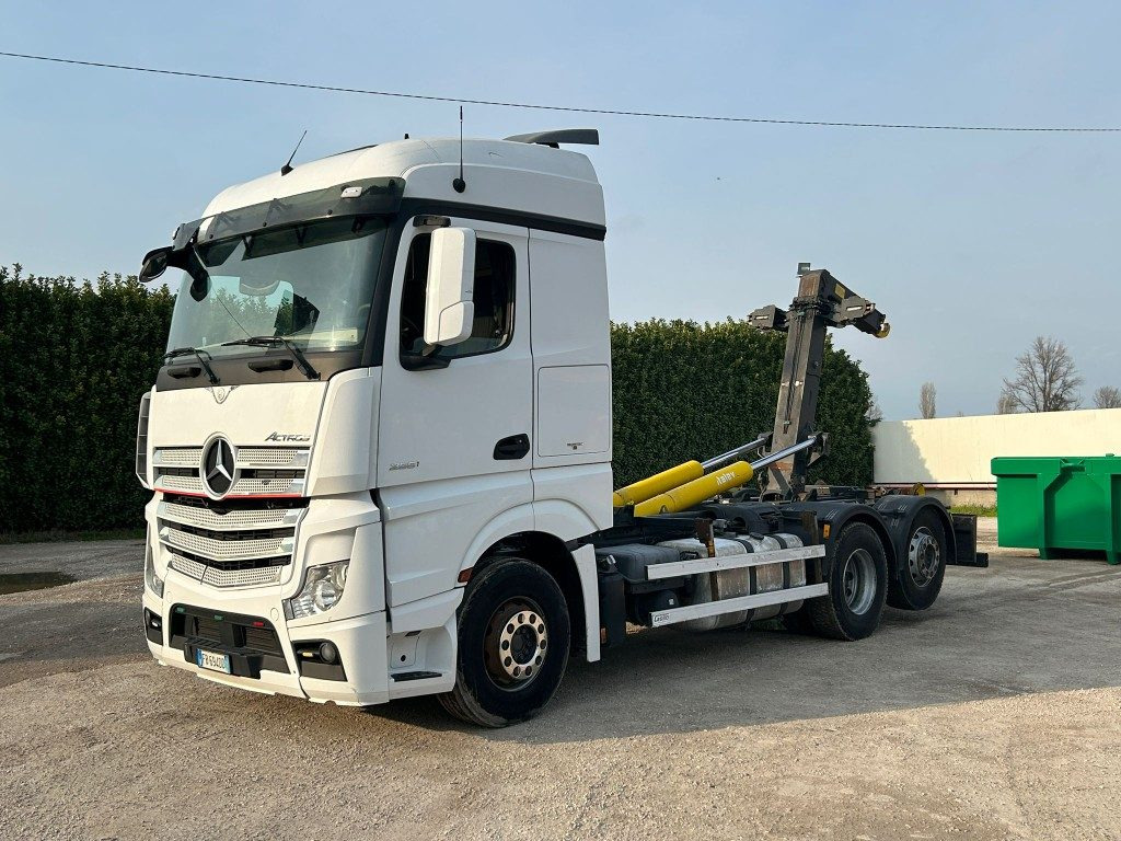 MERCEDES ACTROS 25.51 SCARRABILE - Camião polibenne: foto 1 MERCEDES ACTROS 25.51 SCARRABILE - Camião polibenne: foto 1