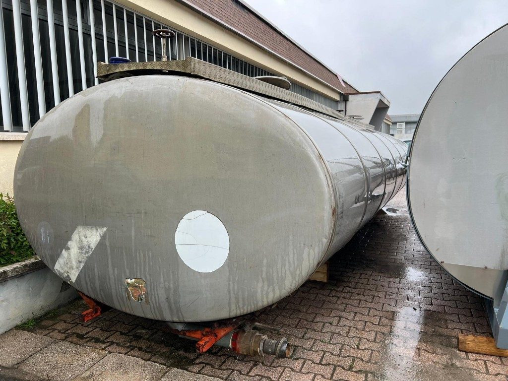 CISTERNA USATA NON SCARRABILE IN ACCIAIO INOX - Máquina de outro: foto 3 CISTERNA USATA NON SCARRABILE IN ACCIAIO INOX - Máquina de outro: foto 3