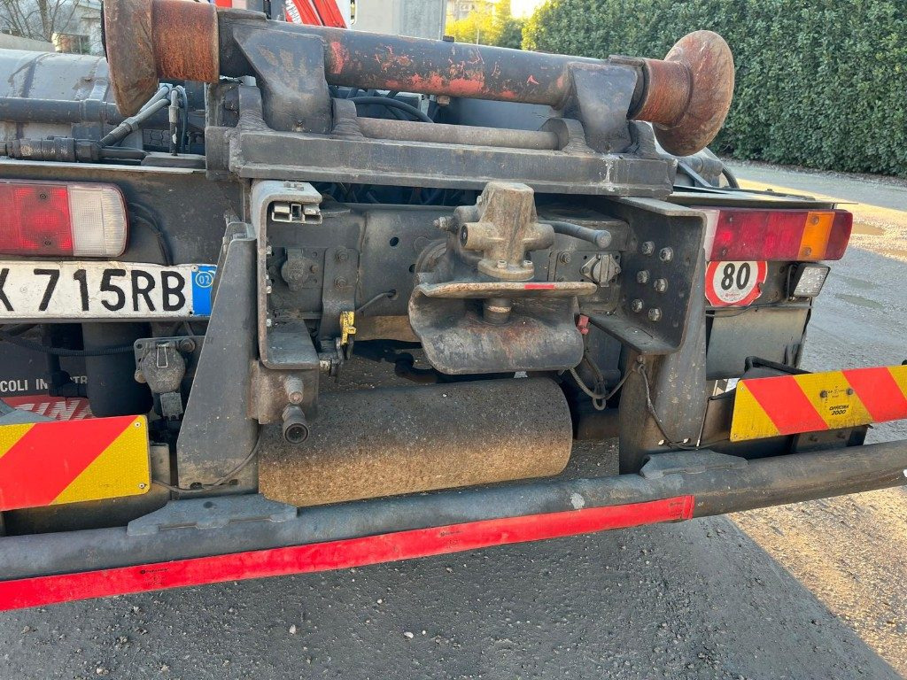 Camião polibenne SCANIA CV R124 SCARRABILE CON GRU E POLIPO: foto 7 Camião polibenne SCANIA CV R124 SCARRABILE CON GRU E POLIPO: foto 7