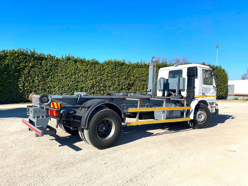 SCANIA H82 SCARRABILE BALESTRATO ANTERIORE E POSTE - Camião polibenne: foto 4 SCANIA H82 SCARRABILE BALESTRATO ANTERIORE E POSTE - Camião polibenne: foto 4