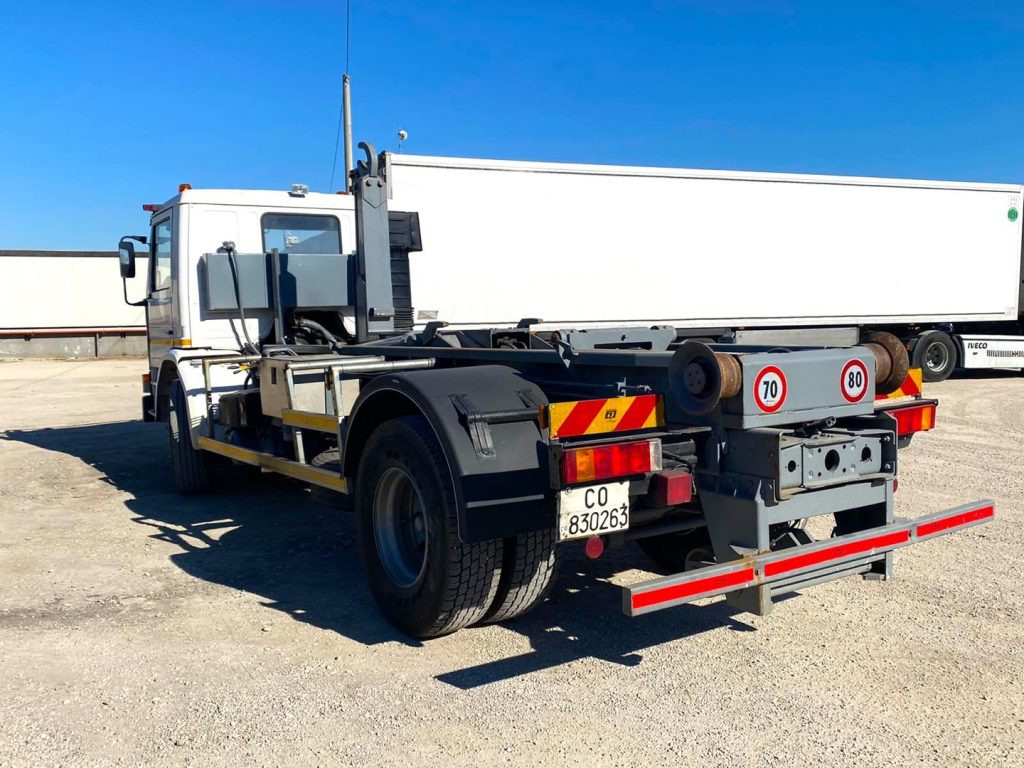 SCANIA H82 SCARRABILE BALESTRATO ANTERIORE E POSTE - Camião polibenne: foto 5 SCANIA H82 SCARRABILE BALESTRATO ANTERIORE E POSTE - Camião polibenne: foto 5