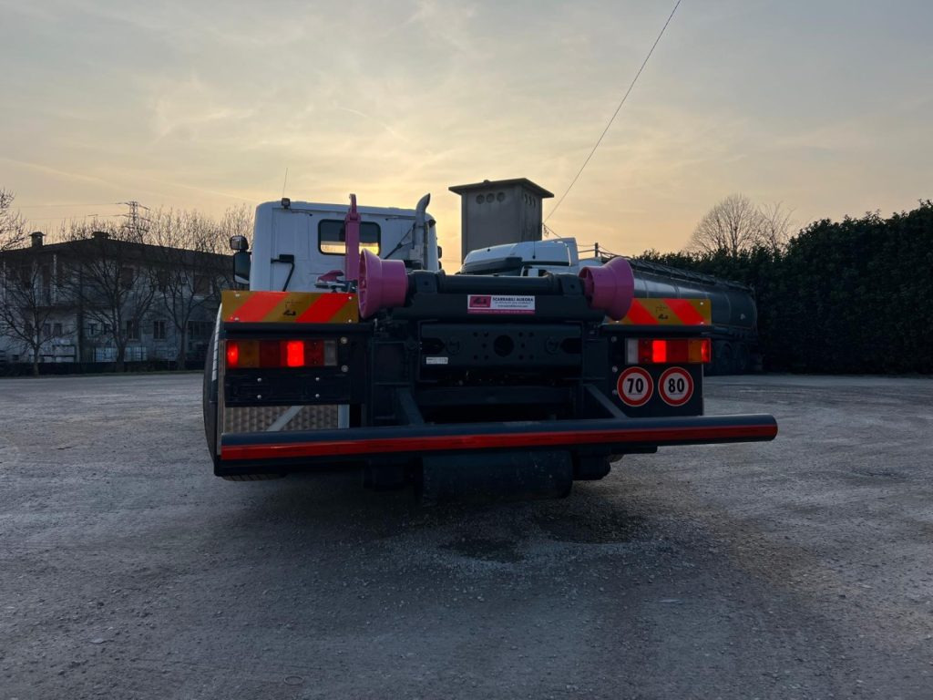 SCANIA P410 SCARRABILE CON RIDUTTORE AI MOZZI - Camião polibenne: foto 5 SCANIA P410 SCARRABILE CON RIDUTTORE AI MOZZI - Camião polibenne: foto 5