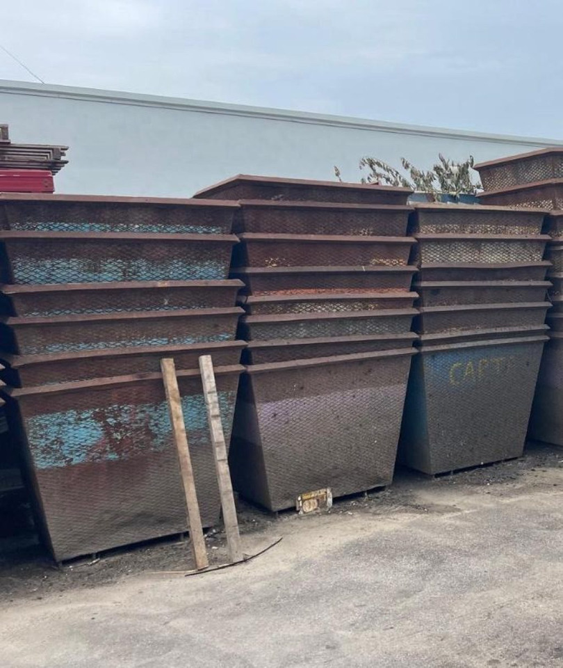 VASCHETTA USATA IN FERRO CON FODERI PER MULETTO - Contentor ampliroll: foto 3 VASCHETTA USATA IN FERRO CON FODERI PER MULETTO - Contentor ampliroll: foto 3