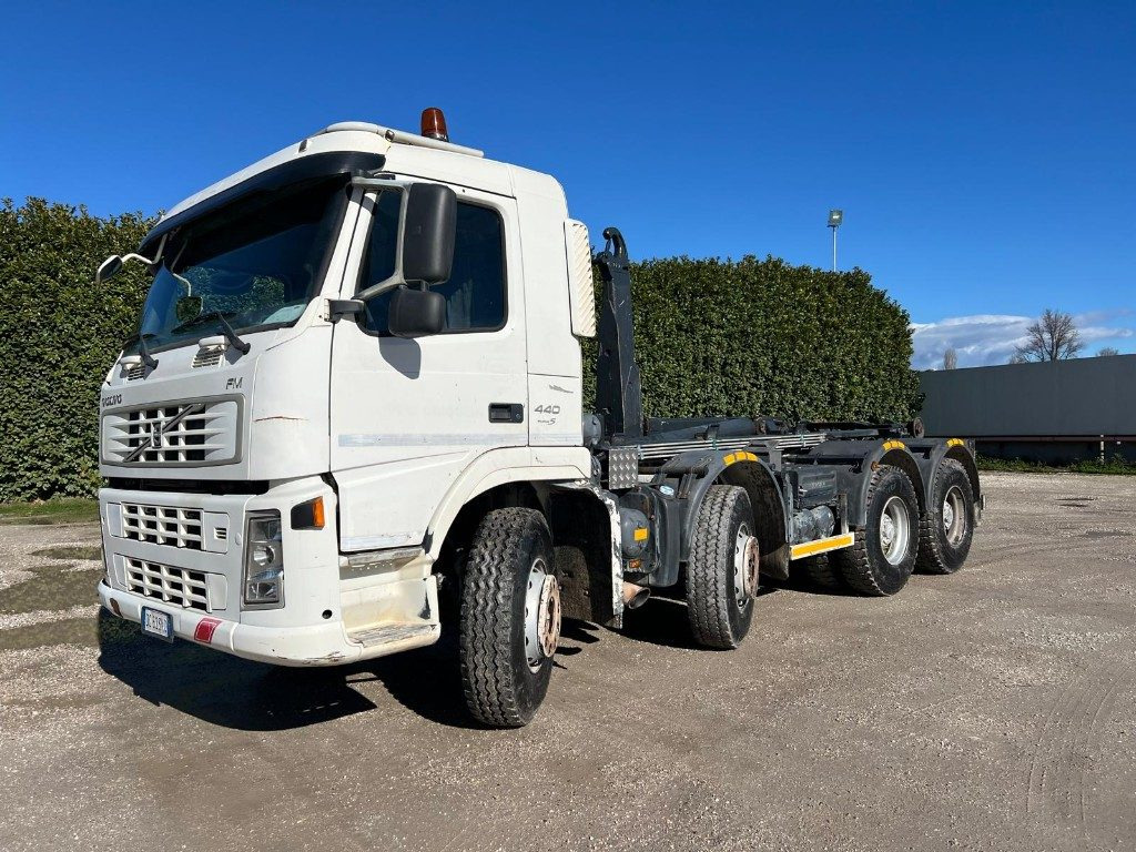 VOLVO FM440 SCARRABILE - Camião polibenne: foto 1 VOLVO FM440 SCARRABILE - Camião polibenne: foto 1