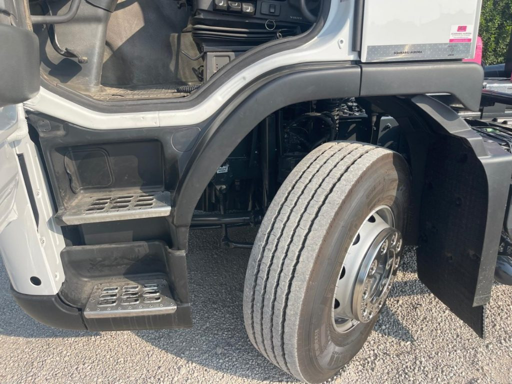 VOLVO FM9 SCARRABILE - Camião polibenne: foto 3 VOLVO FM9 SCARRABILE - Camião polibenne: foto 3