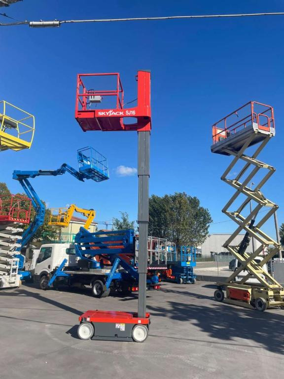 Plataforma de mastro vertical SkyJack SJ-16: foto 15
