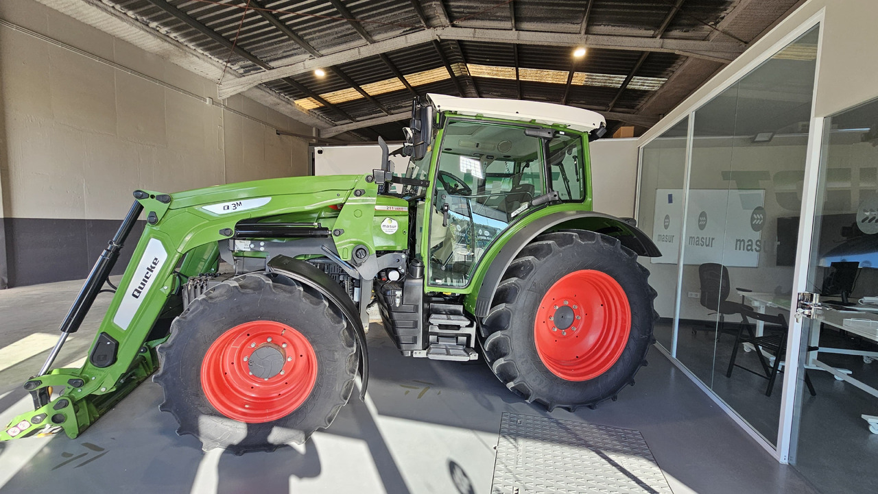 FENDT 211S VARIO - Trator: foto 1 FENDT 211S VARIO - Trator: foto 1