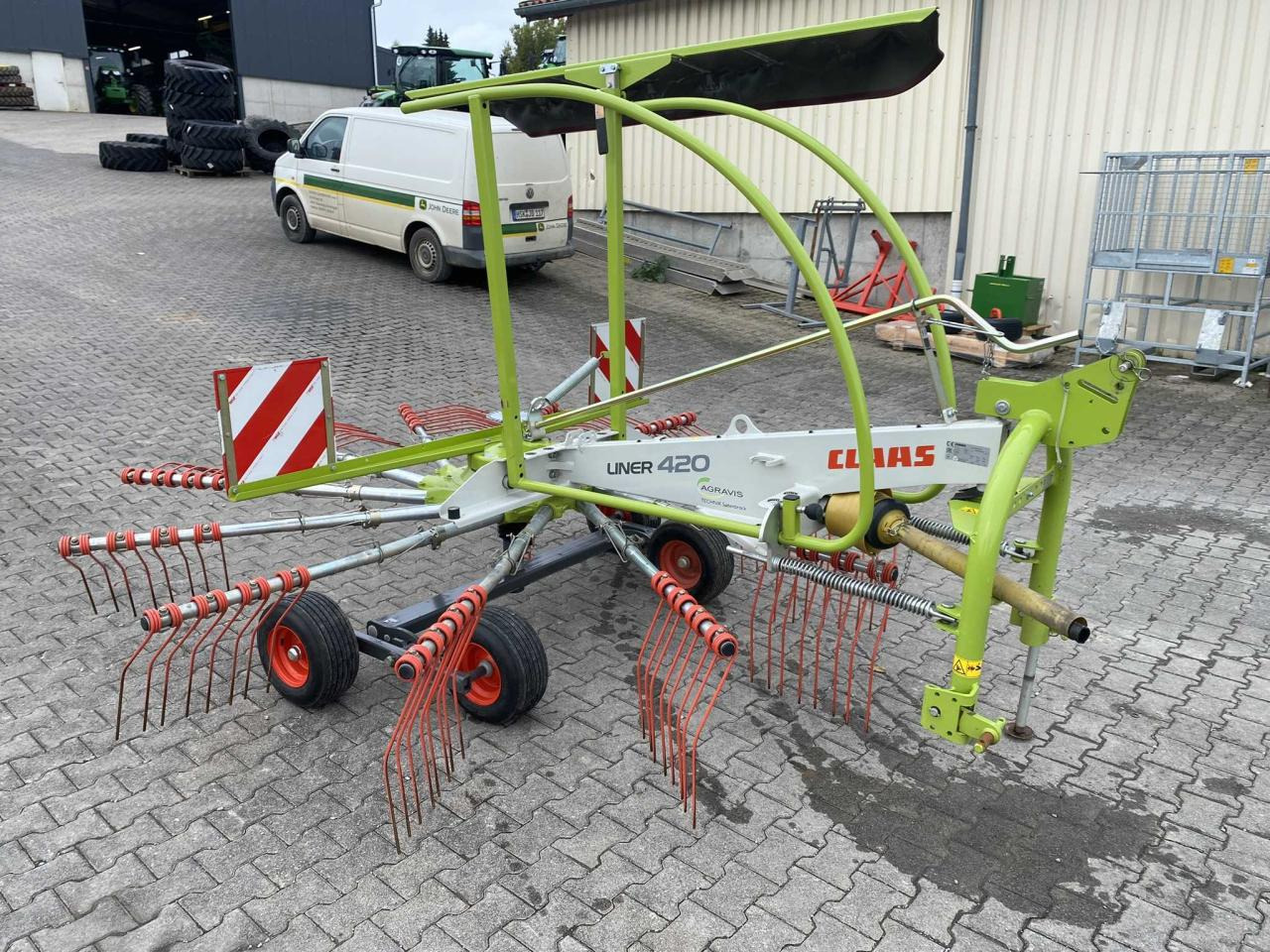 CLAAS Liner 420 - Ancinho enleirador: foto 1 CLAAS Liner 420 - Ancinho enleirador: foto 1