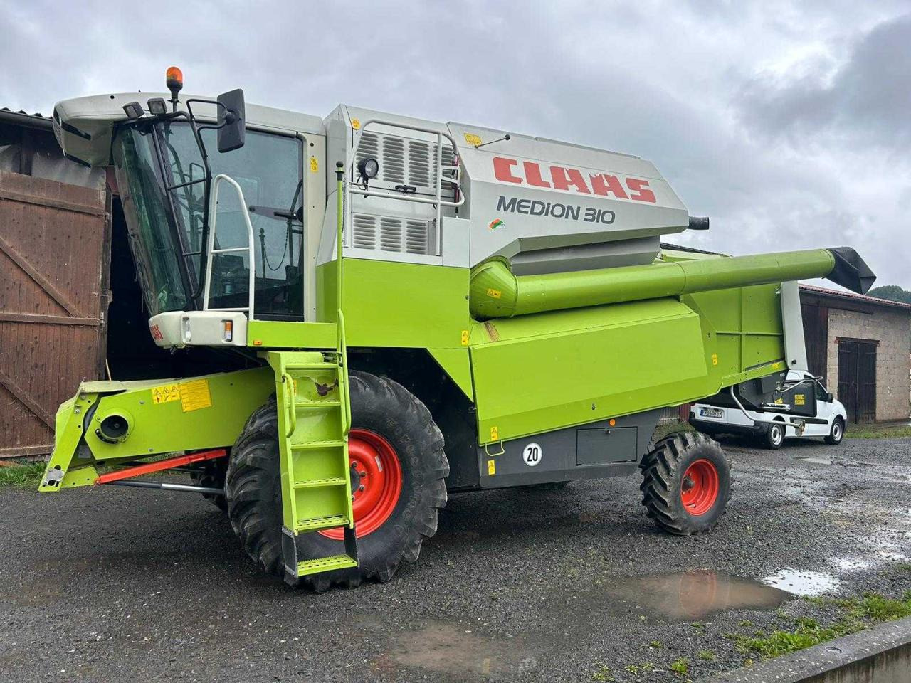 CLAAS Medion 310 - Ceifeira debulhadora: foto 1 CLAAS Medion 310 - Ceifeira debulhadora: foto 1