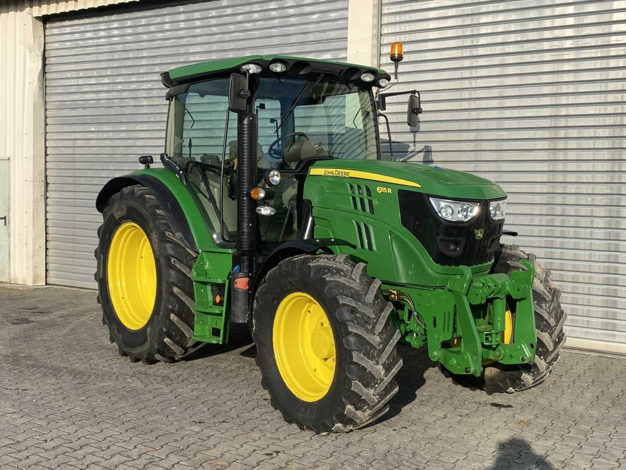 John Deere 6115R - Trator: foto 3 John Deere 6115R - Trator: foto 3