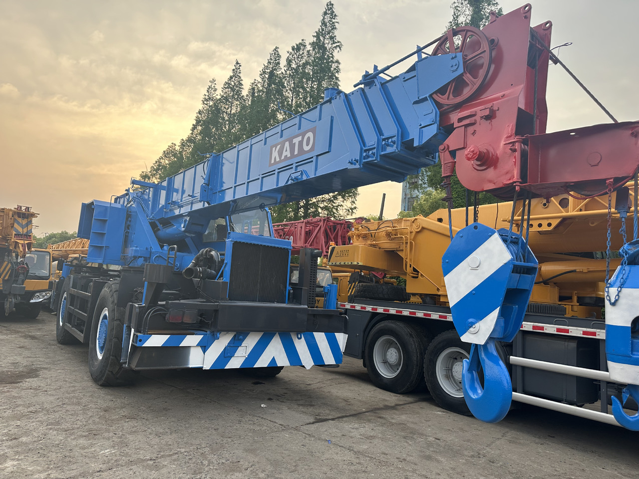 KATO KR500H SS500 KR50H 50 Ton rough terrain crane - Grua de estaleiro: foto 1 KATO KR500H SS500 KR50H 50 Ton rough terrain crane - Grua de estaleiro: foto 1