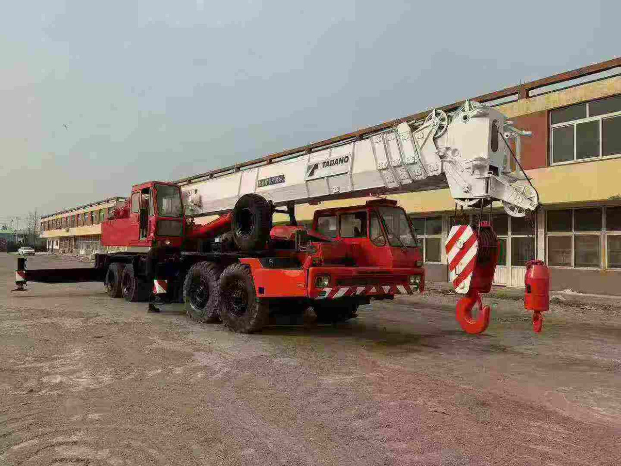 TADANO TG700E TG500E TL300E TL250E TG1000E 25ton 30ton 50ton 70ton 100ton - Grua móvel: foto 1 TADANO TG700E TG500E TL300E TL250E TG1000E 25ton 30ton 50ton 70ton 100ton - Grua móvel: foto 1