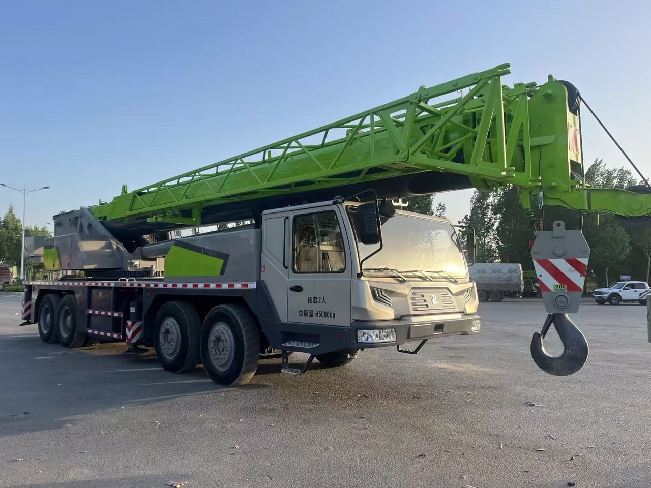 ZOOMLION ZTC700V 70 ton truck crane - Grua móvel: foto 2 ZOOMLION ZTC700V 70 ton truck crane - Grua móvel: foto 2