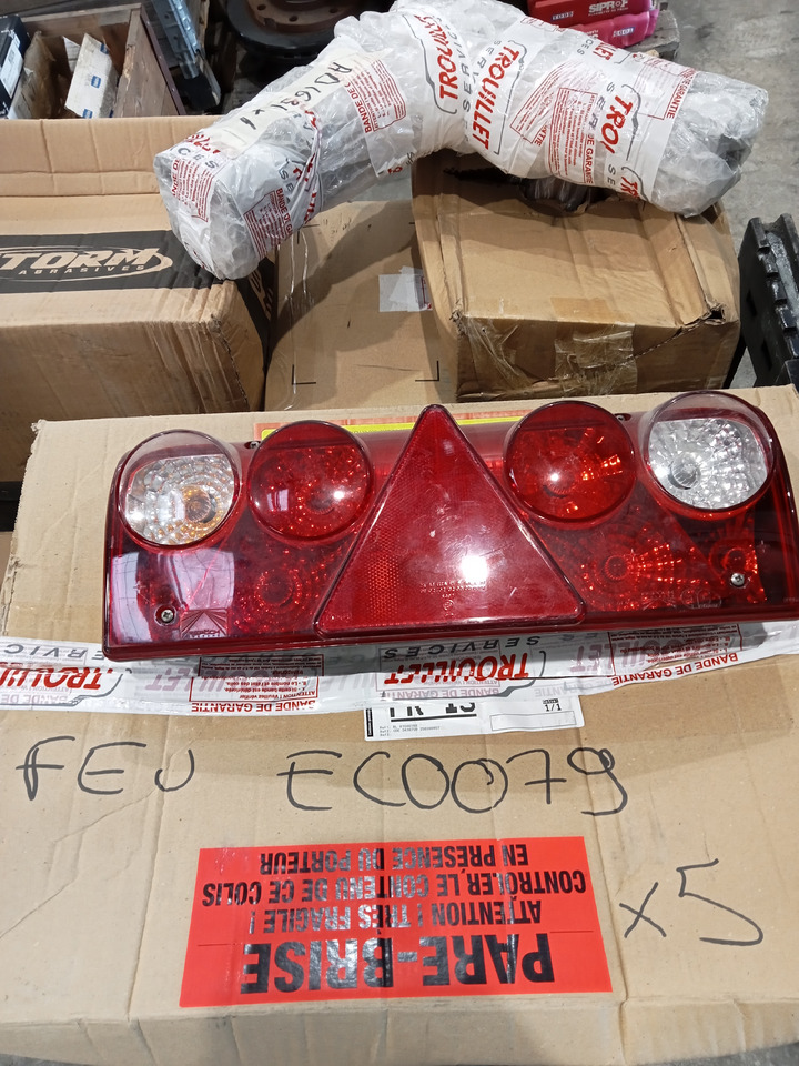 Aspock FEU EUROPOINT LEDS DROIT 4 CONNECTION - Farol traseiros por Reboque: foto 1 Aspock FEU EUROPOINT LEDS DROIT 4 CONNECTION - Farol traseiros por Reboque: foto 1