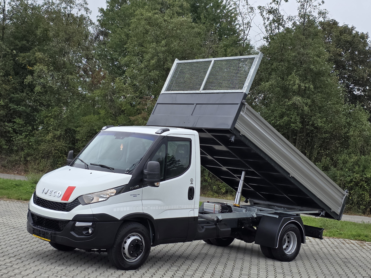 IVECO Daily 70c-17 Wywrotka 3.80 M ! Kiper 3-Stronny ! Klima ! 3.0 HPI * 170 Hp ! Super Stan ! Z Włoch ! - Carrinha basculante: foto 1 IVECO Daily 70c-17 Wywrotka 3.80 M ! Kiper 3-Stronny ! Klima ! 3.0 HPI * 170 Hp ! Super Stan ! Z Włoch ! - Carrinha basculante: foto 1