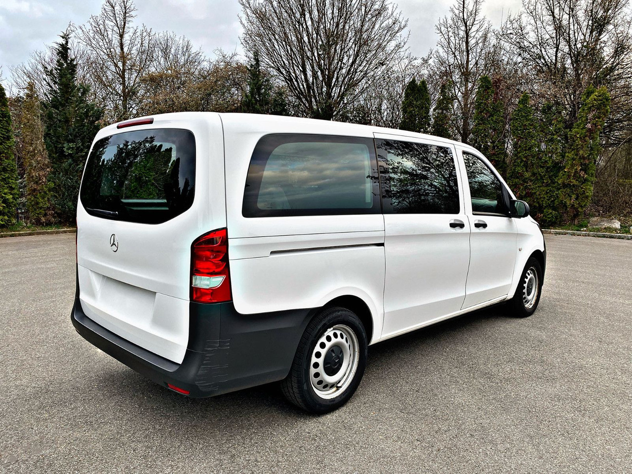 Mercedes-Benz Vito Tourer 114 CDI|Pro|Allrad|lang|8-Sitze|19% - Furgão de passageiros: foto 3 Mercedes-Benz Vito Tourer 114 CDI|Pro|Allrad|lang|8-Sitze|19% - Furgão de passageiros: foto 3