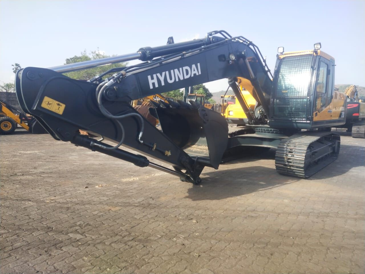 New Hyundai R210 tracked excavator - Escavadora de rastos: foto 1 New Hyundai R210 tracked excavator - Escavadora de rastos: foto 1