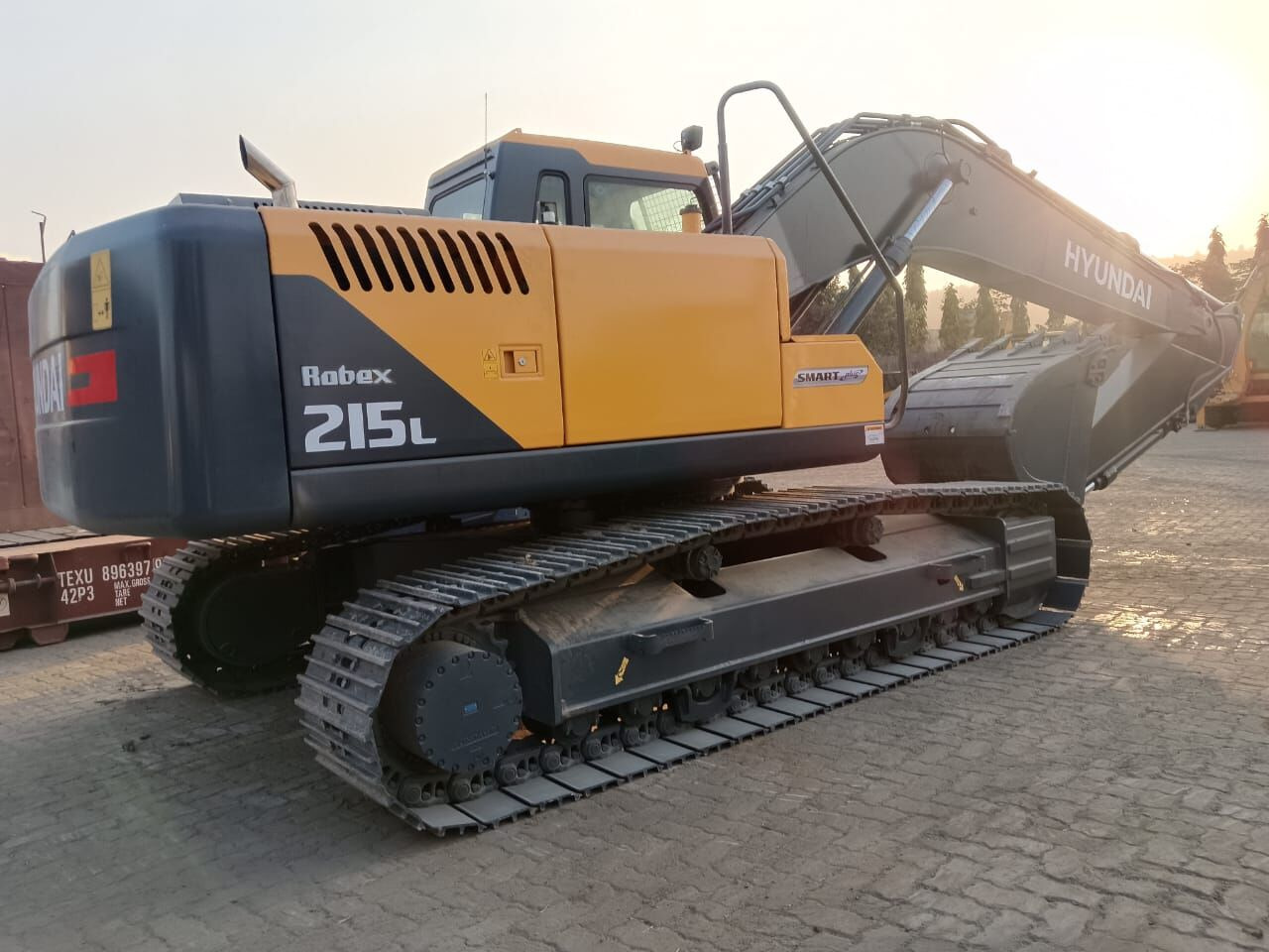 New Hyundai R215L tracked excavator - Escavadora de rastos: foto 1 New Hyundai R215L tracked excavator - Escavadora de rastos: foto 1