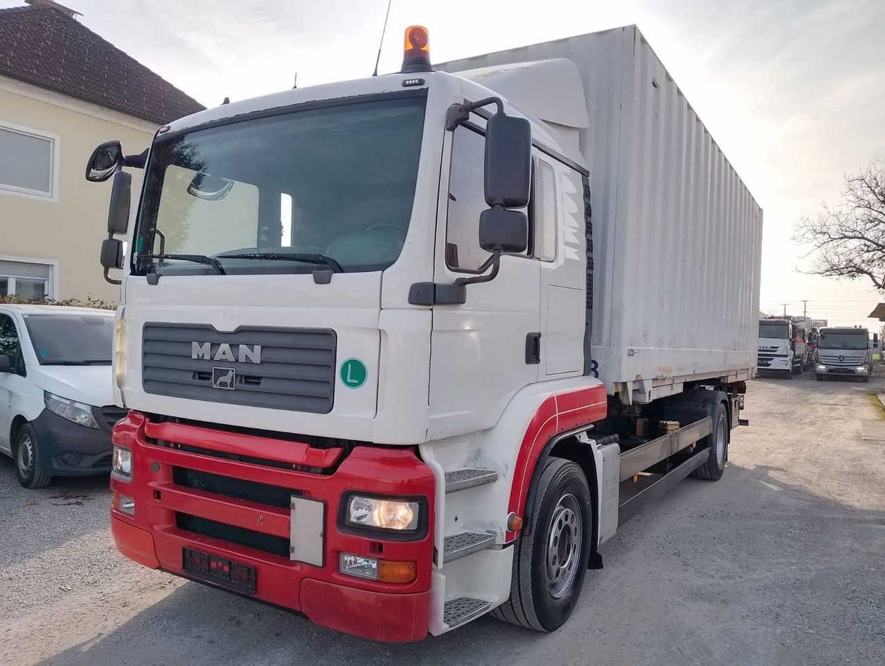 MAN TGA 18 320 - Camião transportador de contêineres/ Caixa móvel: foto 1 MAN TGA 18 320 - Camião transportador de contêineres/ Caixa móvel: foto 1