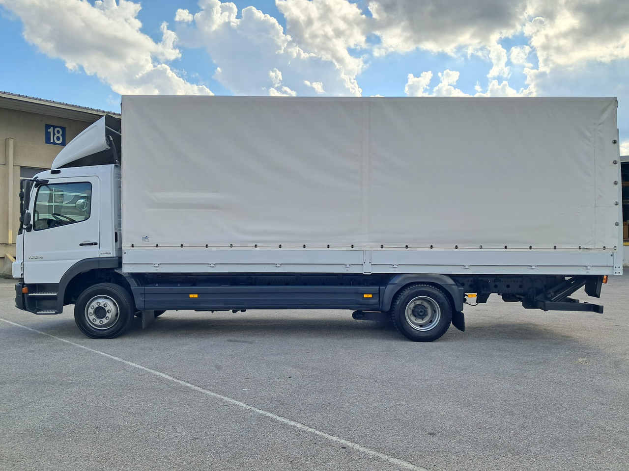 MERCEDES-BENZ ATEGO 12 24 Plane LBW | Klima | Schaltgetriebe - Camião de lona: foto 4 MERCEDES-BENZ ATEGO 12 24 Plane LBW | Klima | Schaltgetriebe - Camião de lona: foto 4