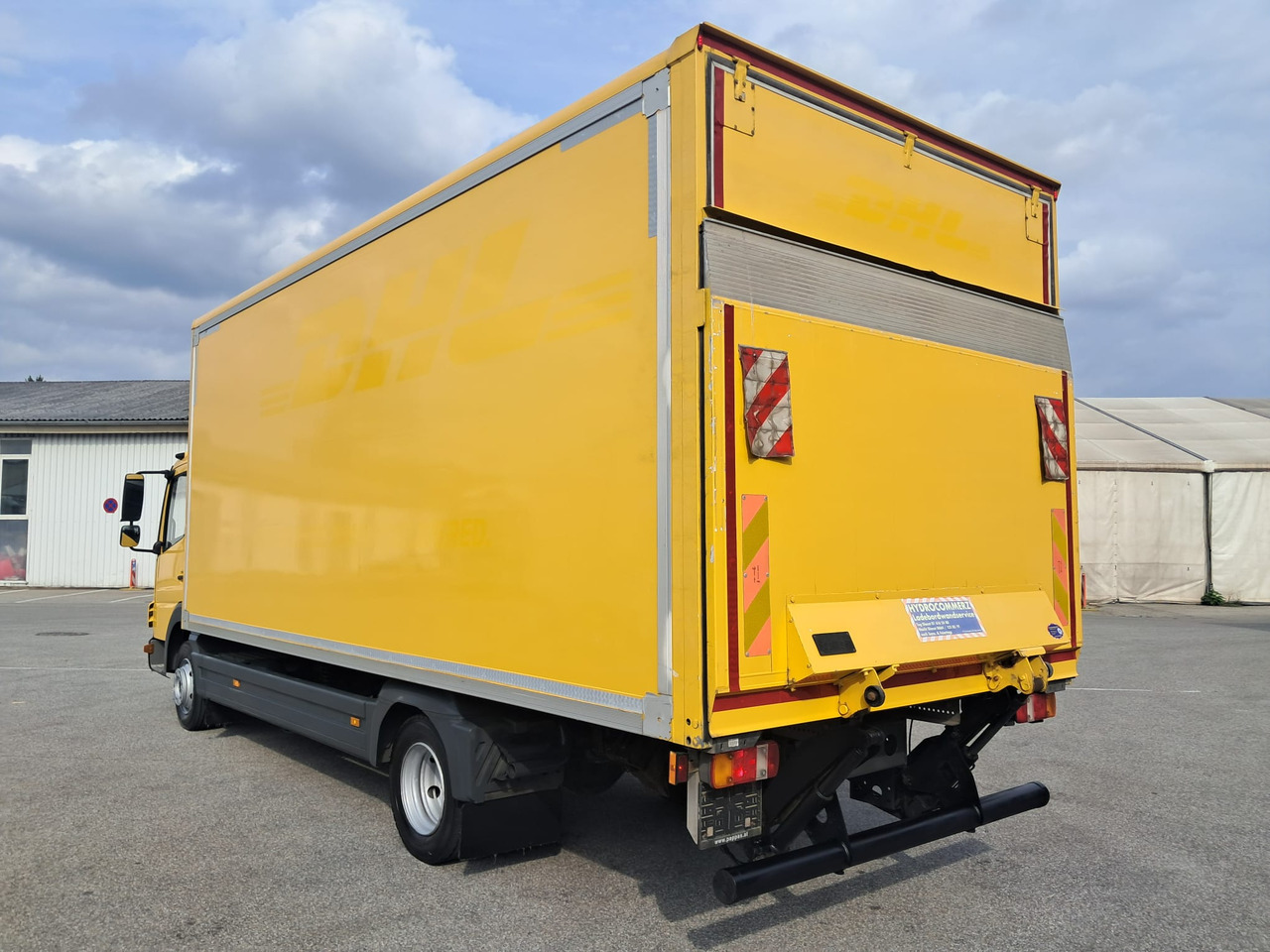 MERCEDES-BENZ ATEGO 8 16 Koffer mit LBW | Schalter | EZ 2013 - Camião furgão: foto 5 MERCEDES-BENZ ATEGO 8 16 Koffer mit LBW | Schalter | EZ 2013 - Camião furgão: foto 5