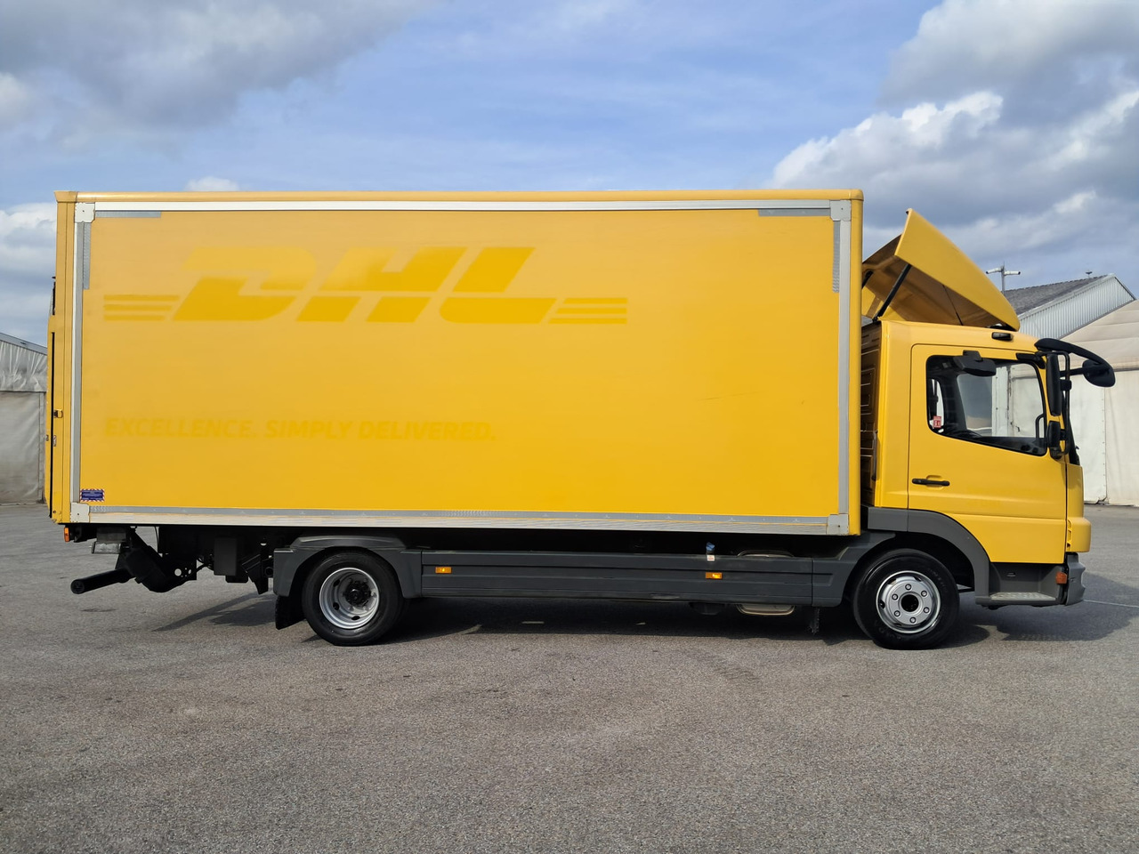 MERCEDES-BENZ ATEGO 8 16 Koffer mit LBW | Schalter | EZ 2013 - Camião furgão: foto 3 MERCEDES-BENZ ATEGO 8 16 Koffer mit LBW | Schalter | EZ 2013 - Camião furgão: foto 3