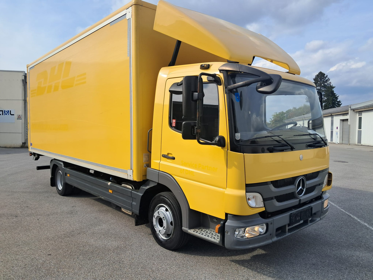 MERCEDES-BENZ ATEGO 8 16 Koffer mit LBW | Schalter | EZ 2013 - Camião furgão: foto 2 MERCEDES-BENZ ATEGO 8 16 Koffer mit LBW | Schalter | EZ 2013 - Camião furgão: foto 2