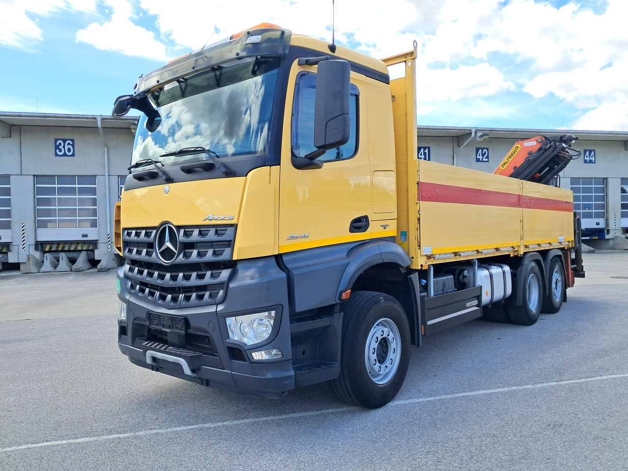 MERCEDES-BENZ Arocs 2545 | Palfinger PK 22002 | Klima | Retarder | Euro 6 - Camião de caixa aberta/ Plataforma, Camião grua: foto 1 MERCEDES-BENZ Arocs 2545 | Palfinger PK 22002 | Klima | Retarder | Euro 6 - Camião de caixa aberta/ Plataforma, Camião grua: foto 1